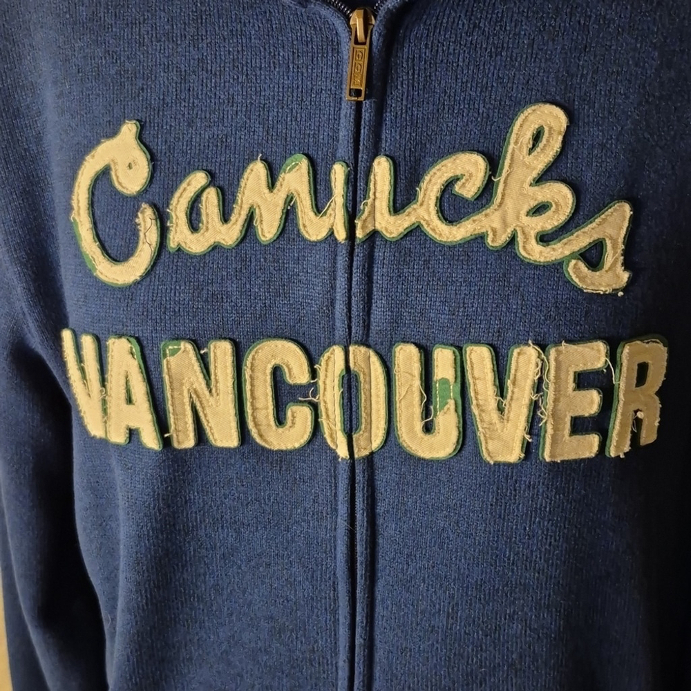 CCM: Blue/Green/white Vancouver Canucks Zip-Up Jacket.(#2014) Sz.large. - Picture 2 of 13
